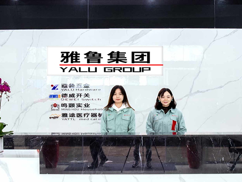 德威新版时尚工作服深受员工喜爱
